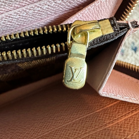 AUTHENTIC LOUIS VUITTON | Damier Ebene w Rose Ballerine interior Zippy Wallet - Picture 14 of 16